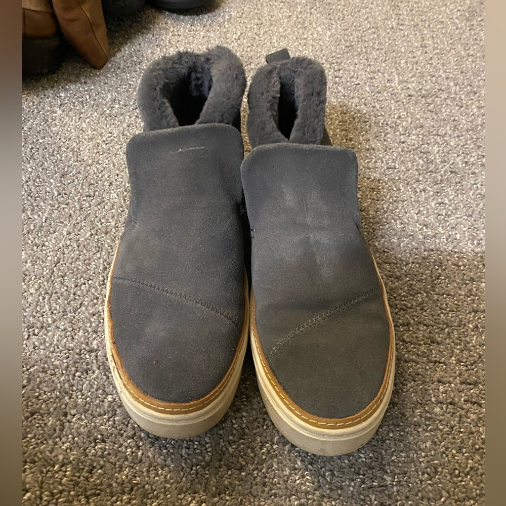 Tom’s fur liners bootie dark grey 7.5 hood condition